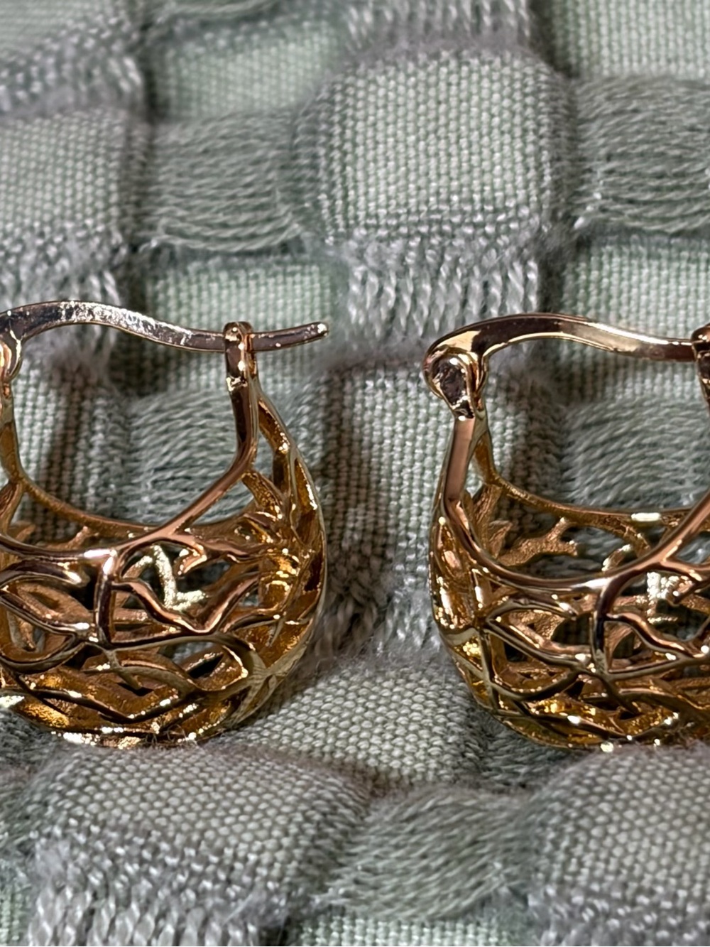 Gold Filigree Teardrop Earrings - Women Jewelry - Picture 2 of 3